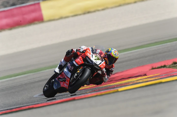 Superbike Aragon: Chaz Davies si prende anche il warm up