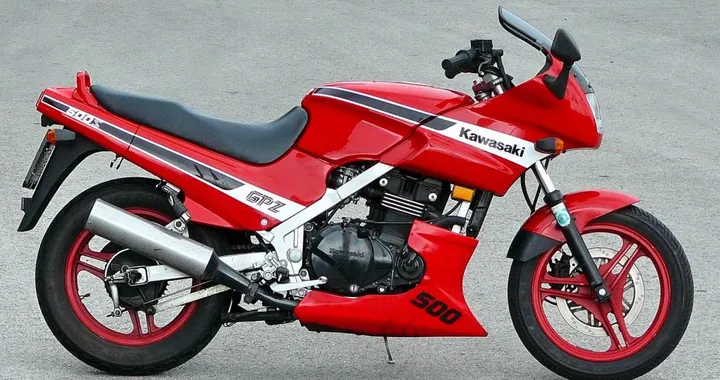 Kawasaki GPZ500S: la sport-tourer versatile e affidabile degli anni '90