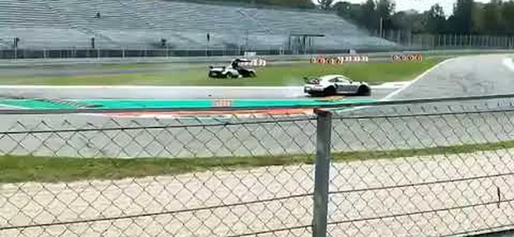 Porsche 911 GT2 RS colpisce Pagani Huayra BC: incidente a Monza [Video]