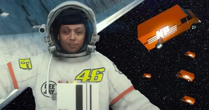 Valentino Rossi astronauta nel video di Natale di Radio Deejay