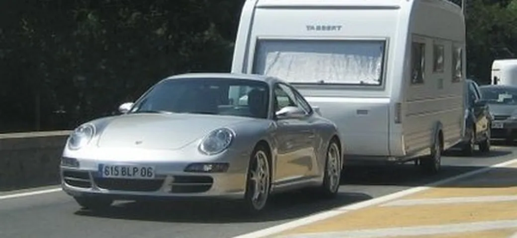 In campeggio con la Porsche