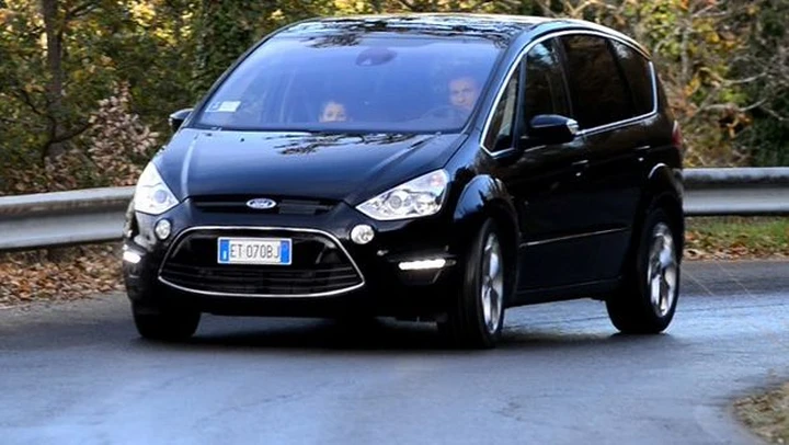 Ford S-MAX 2013: dalla strada alla famiglia passando per il downhill