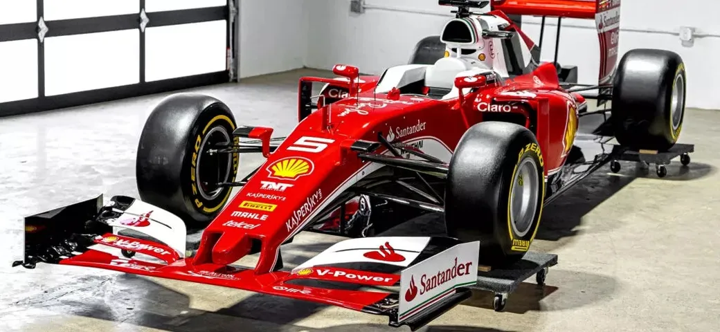 Sembra la Ferrari di Vettel, ma è una replica della F1: prezzo enorme