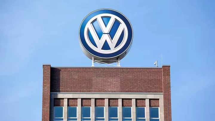 VW prepara l’addio a 4 fabbriche tedesche: produzione verso lo stop tra 2031 e 2034