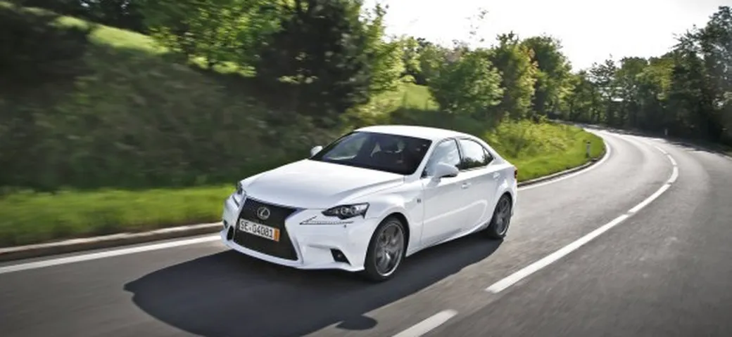 Lexus IS Hybrid test drive