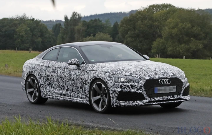 Audi RS5: nuove foto spia su strada