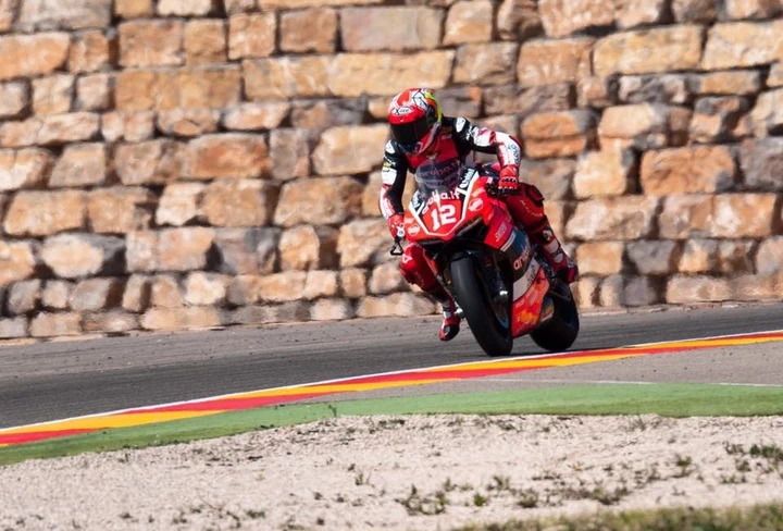 Superstock 1000: Rinaldi conquista la pole