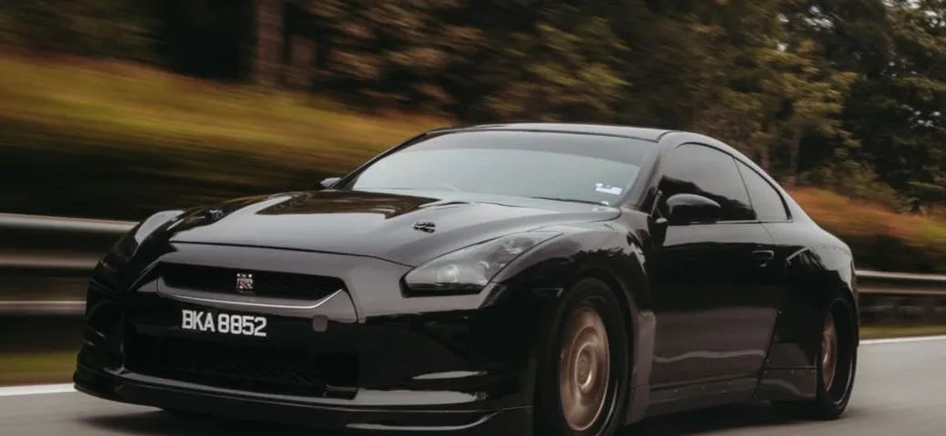 Così una Infiniti G35 Coupé diventa Nissan GT-R