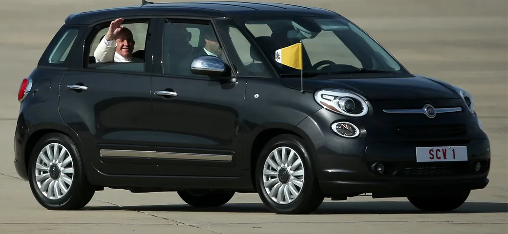 La Fiat 500L del Papa all'asta per 300 mila dollari