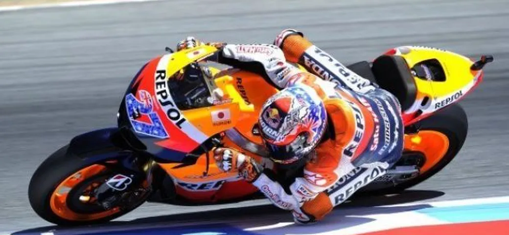 MotoGP, Indianapolis: Stoner (in stato di grazia) conquista la pole. Rossi (14°) nelle retrovie.