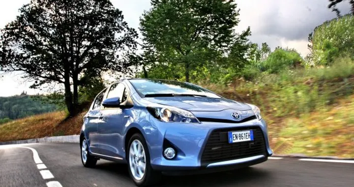 Toyota Yaris Hybrid: la piccola ibrida che non c’era