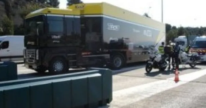 Un truck del team Tech3 diretto a Le Mans uccide un motociclista