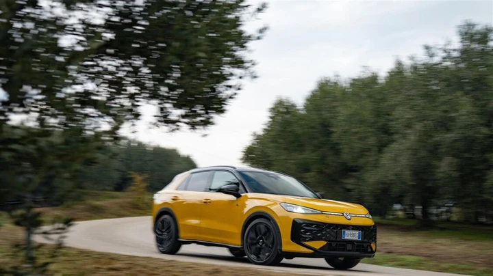 Nuova Volkswagen T-Roc, come è cambiato il SUV più venduto d'Europa