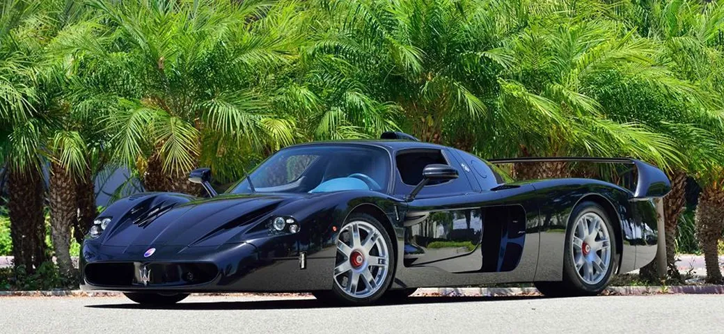 In vendita ad agosto l'unica Maserati MC12 di colore nero