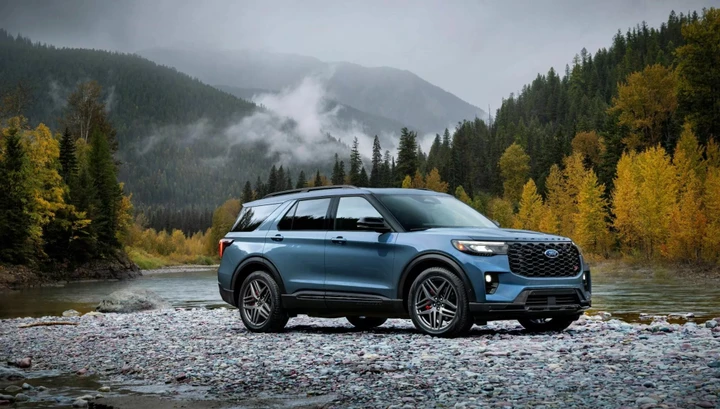 Ford Explorer 2025: novità, design, motori, foto e allestimenti