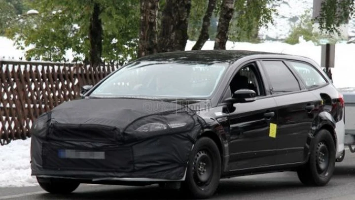 Foto spia Ford Mondeo SW