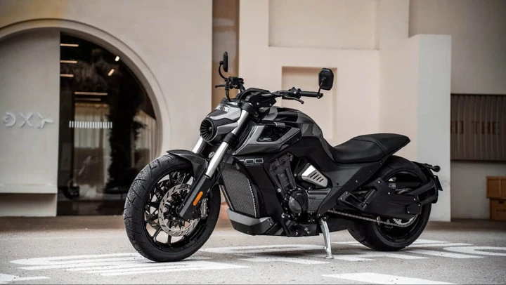 Benda LFC700 PRO arriva in Italia: caratteristiche e prezzo da 10.990€
