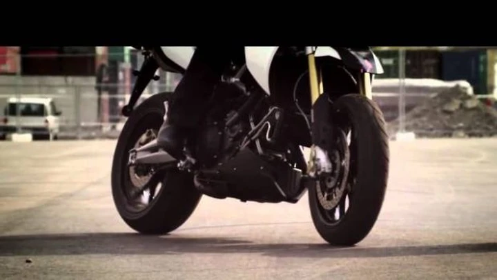 Aprilia Dorsoduro 1200 2011 /video