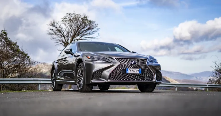 Lexus LS Hybrid: la video prova dell'ammiraglia