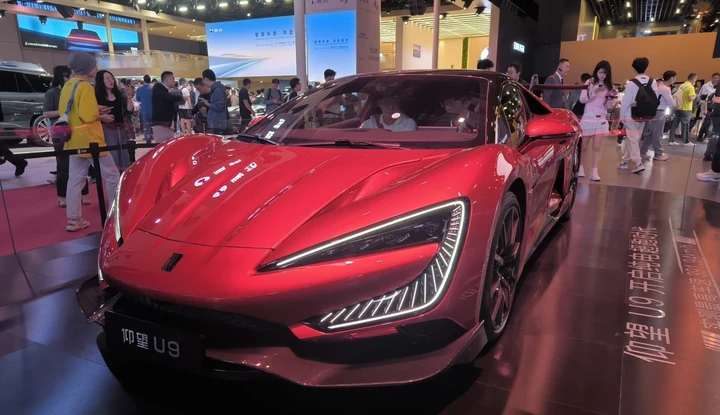 BYD ha venduto 4,6 milioni di auto nel 2025, ma il 2026 preoccupa