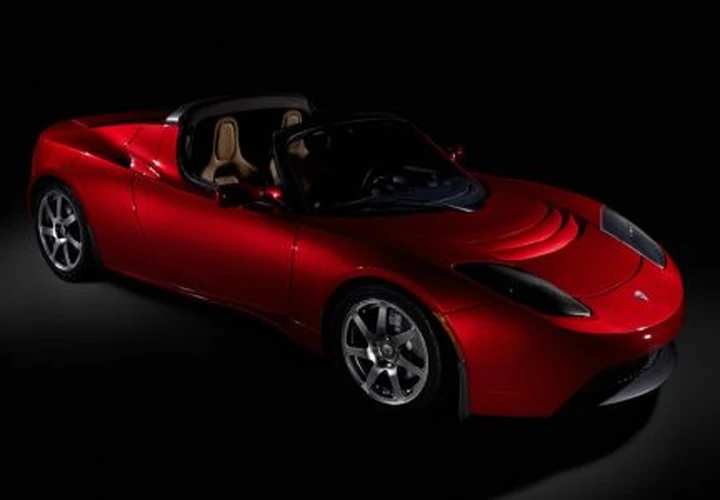 Tesla Roadster: già venduti i primi 100 esemplari