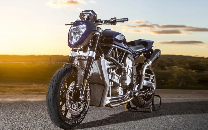 PGM V8, la moto da 334 CV con un motore derivato dalla Yamaha R1