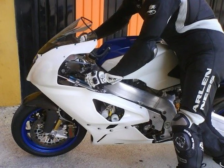 Proseguono i test sulla nuova Aprilia V4