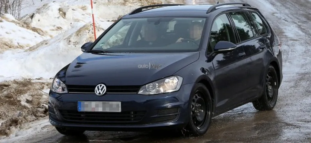 Foto spia Volkswagen Golf Variant