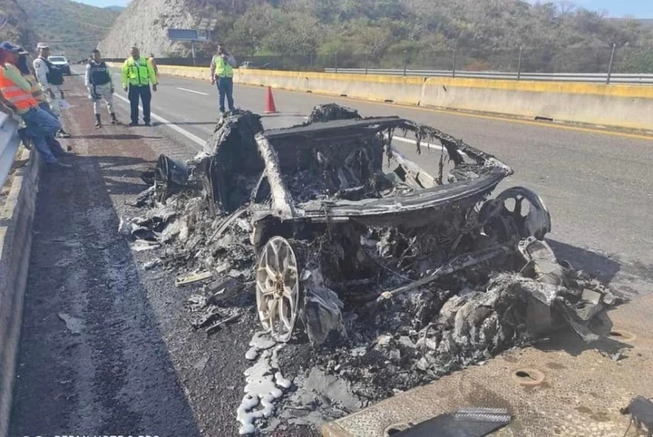 Una rara Lamborghini Aventador SVJ 63 Roadster totalmente carbonizzata: ecco cosa è successo