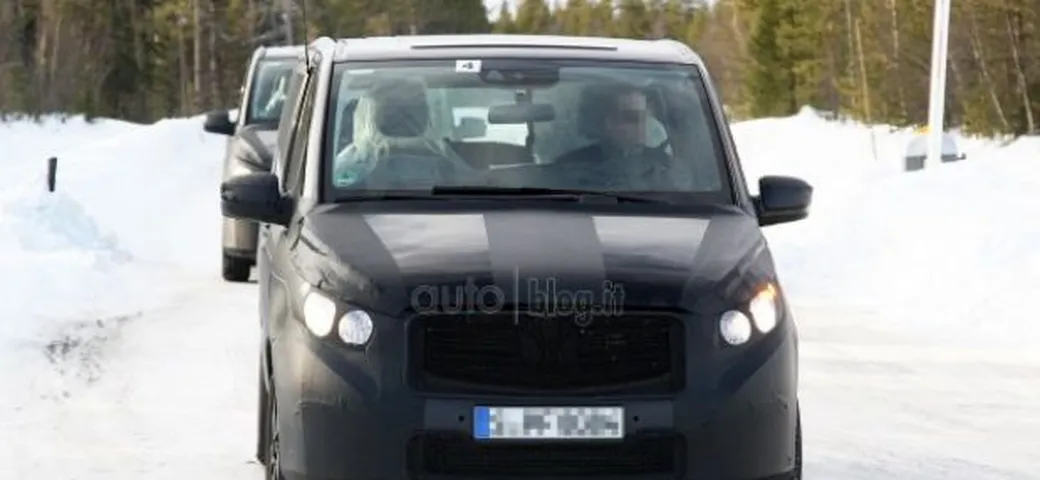 Foto spia nuovo Mercedes Viano