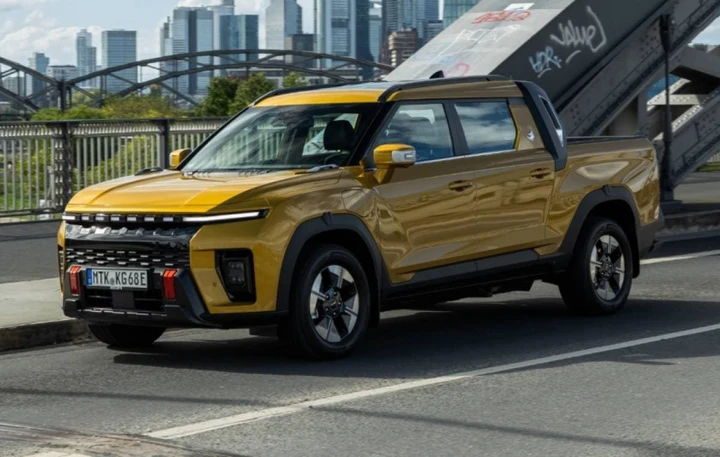 KGM Torres EVT arriva in Italia, pickup BEV con batteria 80kWh