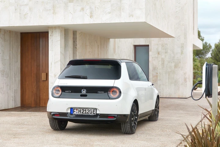 Honda punta solo sull’elettrico dal 2040, ma non mancano le critiche
