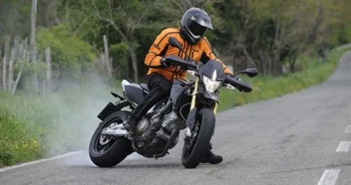 Teaser test: Aprilia Dorsoduro 750