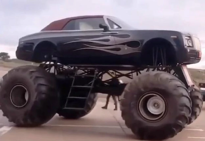 Rolls-Royce Monster Truck: uso sacrilego di una Phantom Drophead Coupé