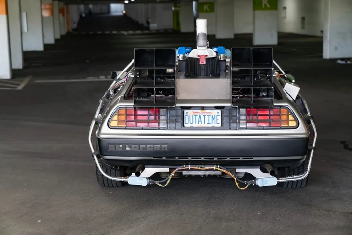 DeLorean DMC-12
