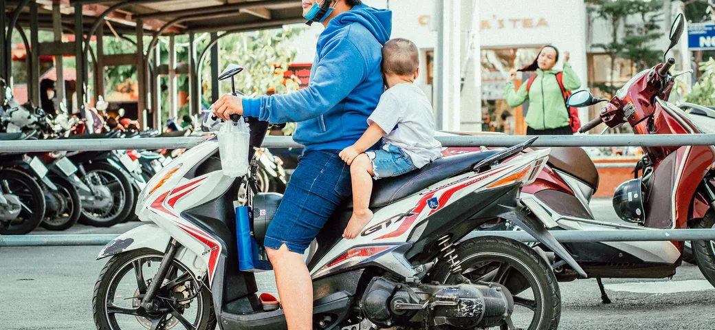 Come portare i bambini in moto