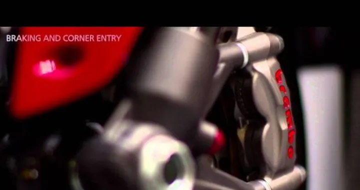 Troy Bayliss e Marinelli spiegano la Ducati 1199 Panigale