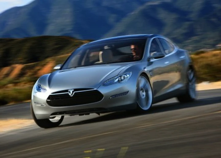 Tesla sfida in pista: campionato da dieci team