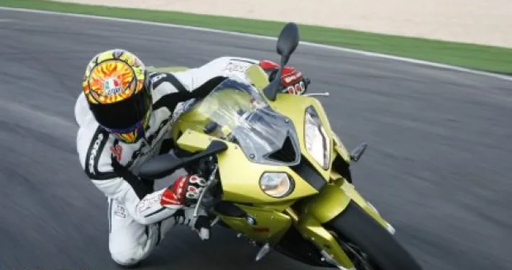 TEST S 1000 RR, inaspettatamente BMW