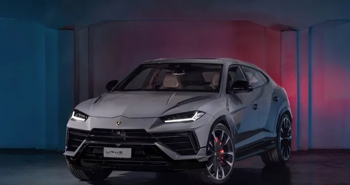 Lamborghini Urus: il futuro è ibrido, l'elettrico rimandato al 2035