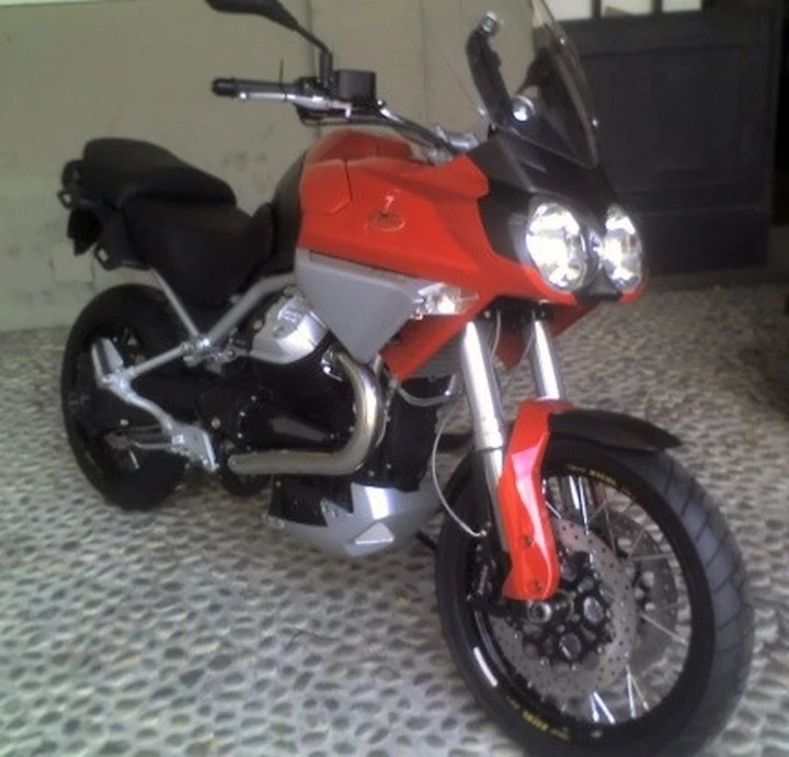 Moto Guzzi Stelvio 1200 - foto ufficiali