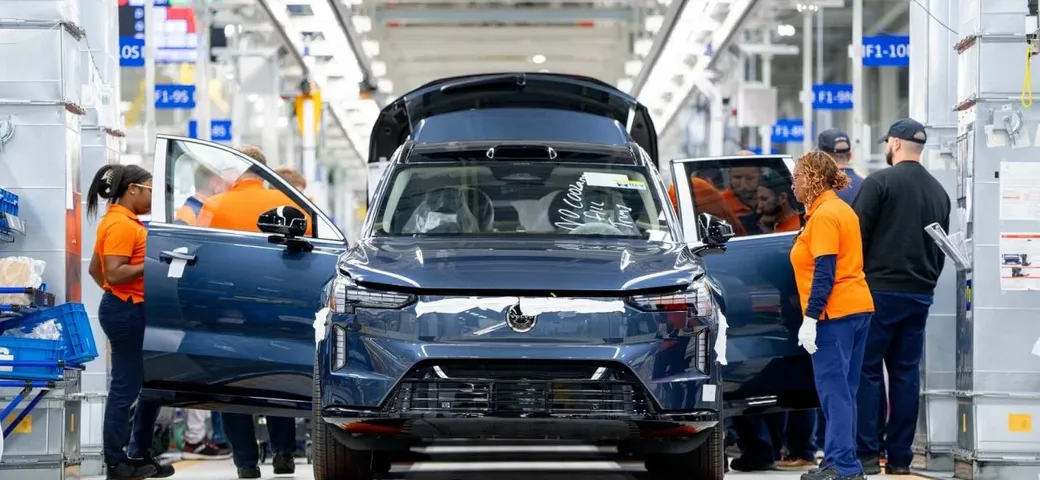 Pesanti critiche per la Volvo EX90, troppi bug nel software ma non è tutto