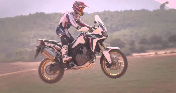 J. Barreda in sella alla nuova CRF1000L Africa Twin
