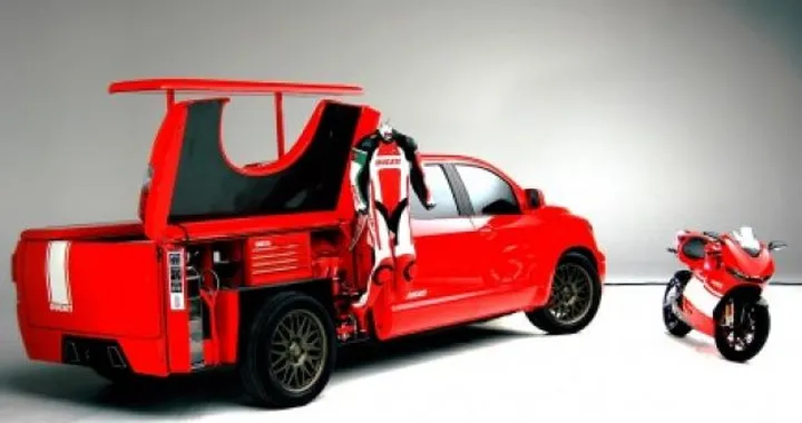 Ducati e Toyota insieme per creare il mezzo da trasporto moto definitivo