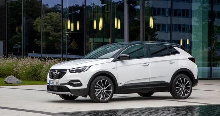 Opel Grandland X Hybrid Plug-in: a trazione anteriore
