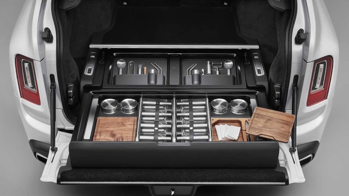 Rolls-Royce Cullinan Recreation Module: personalizzazioni per ogni esigenza