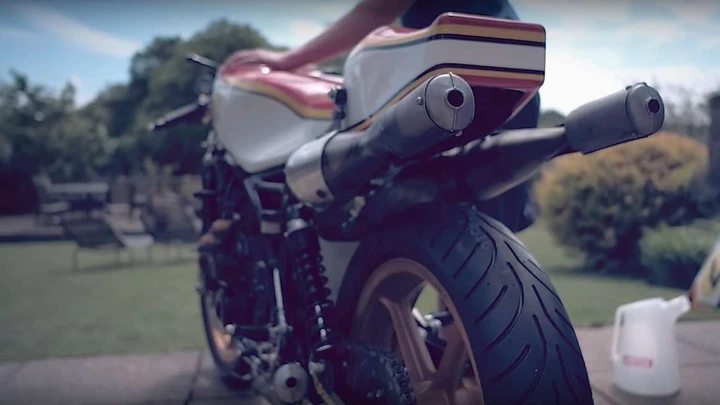 Epoca da corsa: il restauro della Suzuki di Barry Sheene | Parte 2