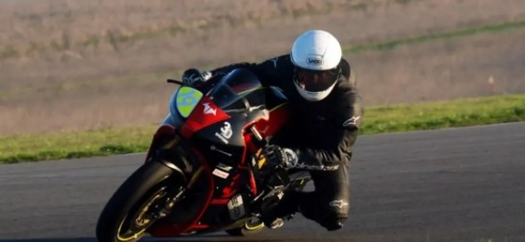 Test in pista per la Brammo Empulse RR