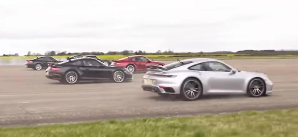 Porsche 911 Turbo: 7 generazioni si sfidano nella drag race
