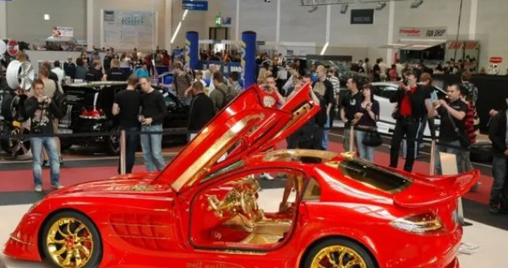 Mercedes: oltre 8 milioni di euro per la  SLR 722 dorata